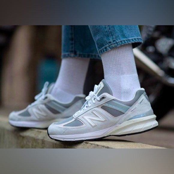 NEW BALANCE 990v5 paneled sneakers